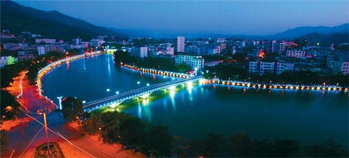 永寿县生意好的小吃车加盟店都有哪些，永寿县加盟品香来小吃车正常几年盈利